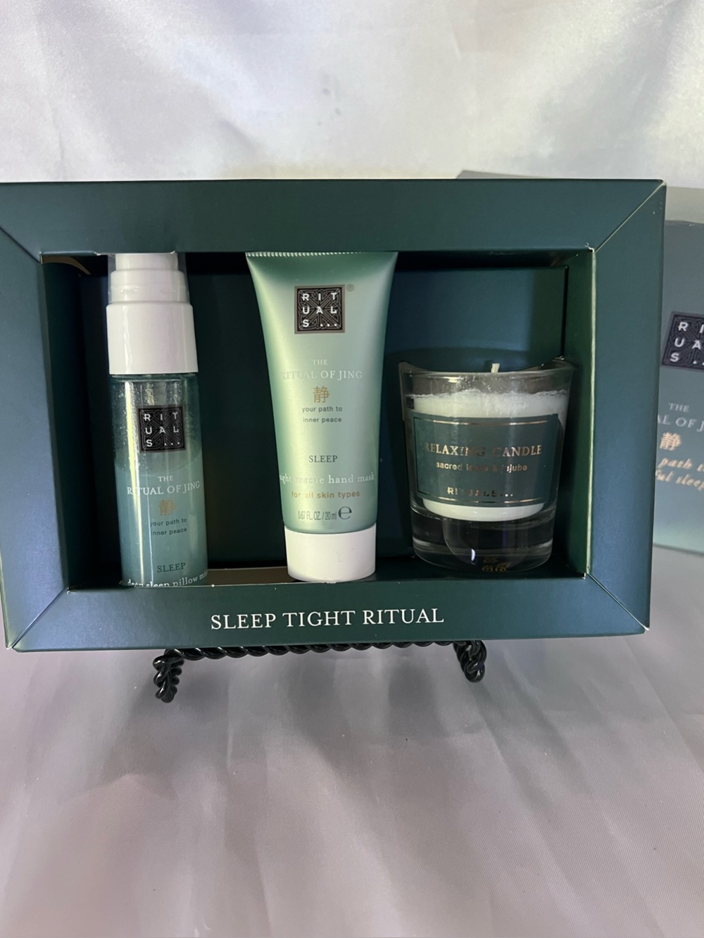 Ritual of Jing Sleep Tight Ritual Gift Set  Pillow Must, Hand Mask and Candle